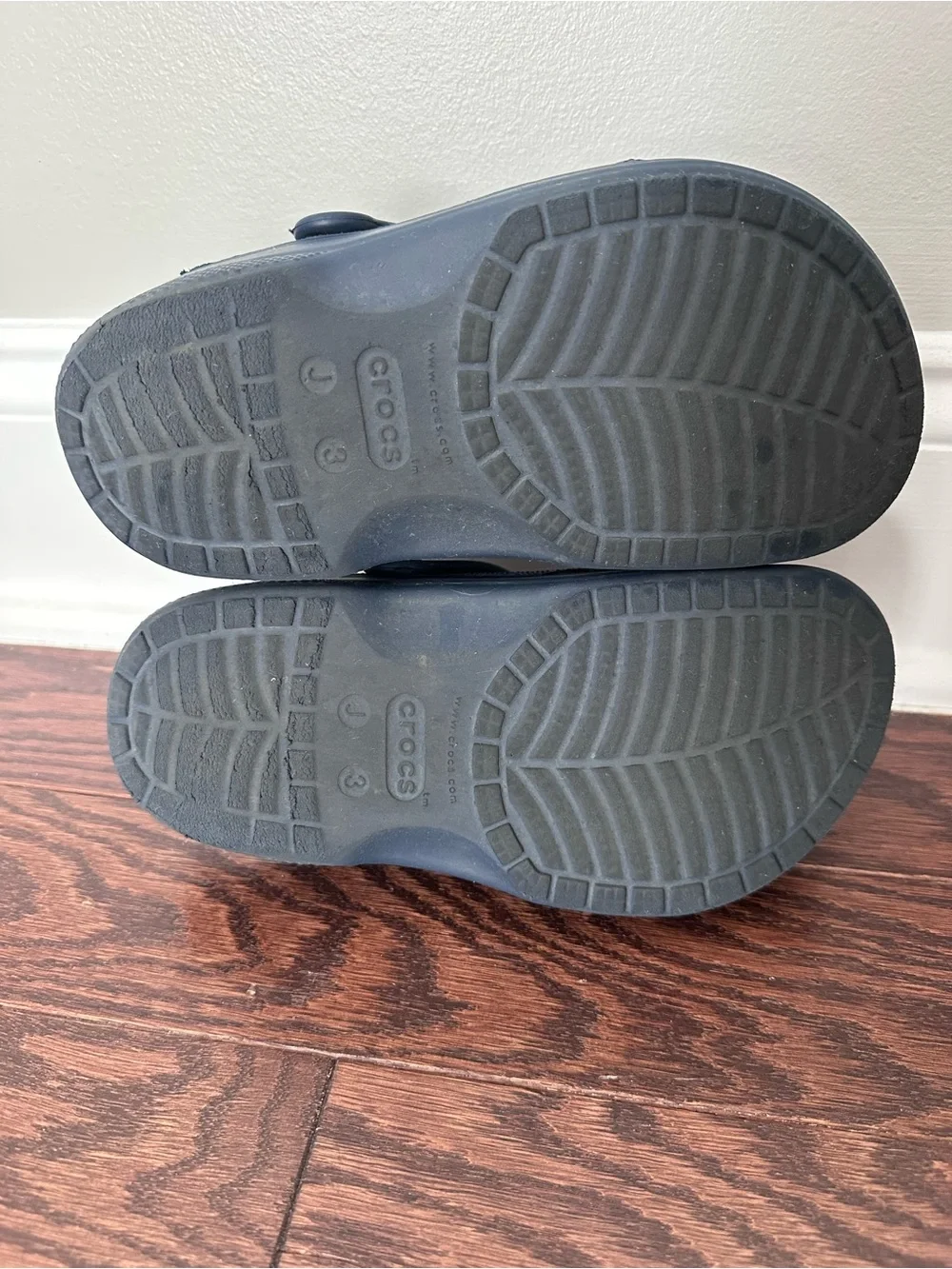 CROCS Boys navy blue baya clogs size 3